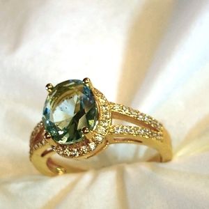 Aquamarine center, cubic